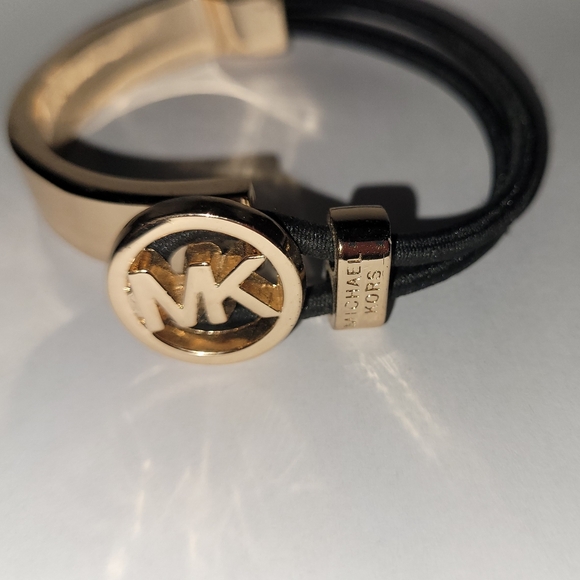 MICHAEL KORS GOLD BLACK ELASTIC BRACELET ONE SIZE EUC - Picture 3 of 6